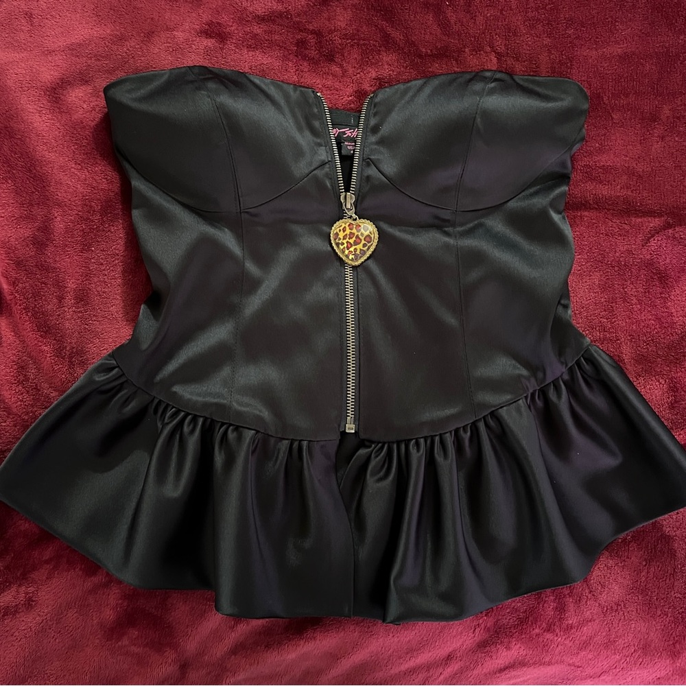 Stylish Black Peplum Top with Heart Pendant